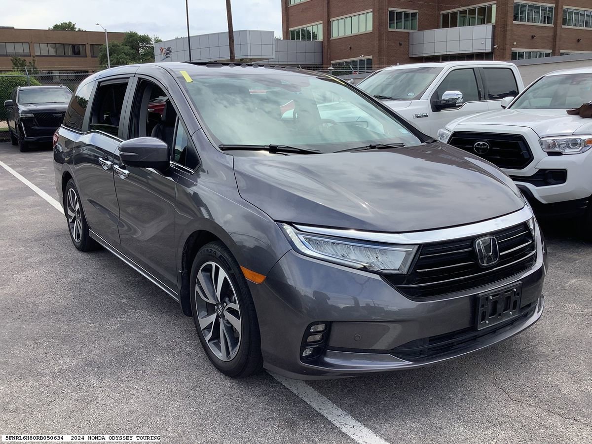 Used 2024 Honda Odyssey Touring image 4