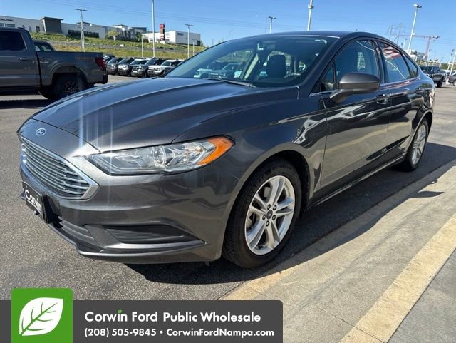 Used 2018 Ford Fusion SE w/ Fusion SE Technology Package FWD image 3