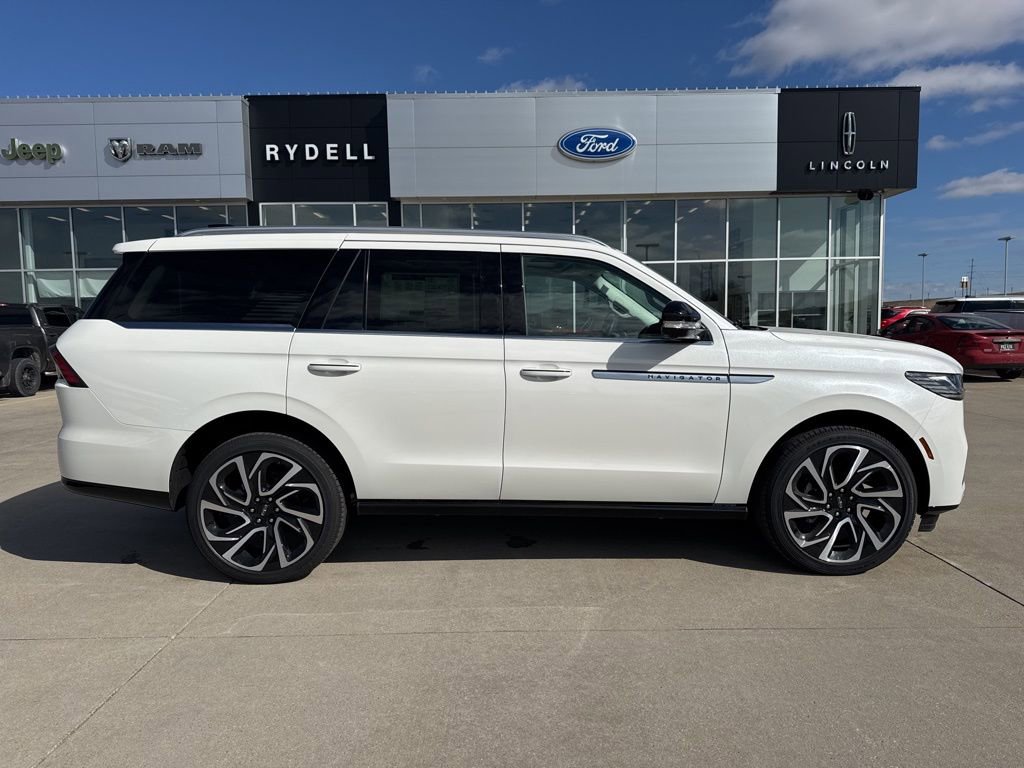 New 2026 Lincoln Navigator Reserve image 2