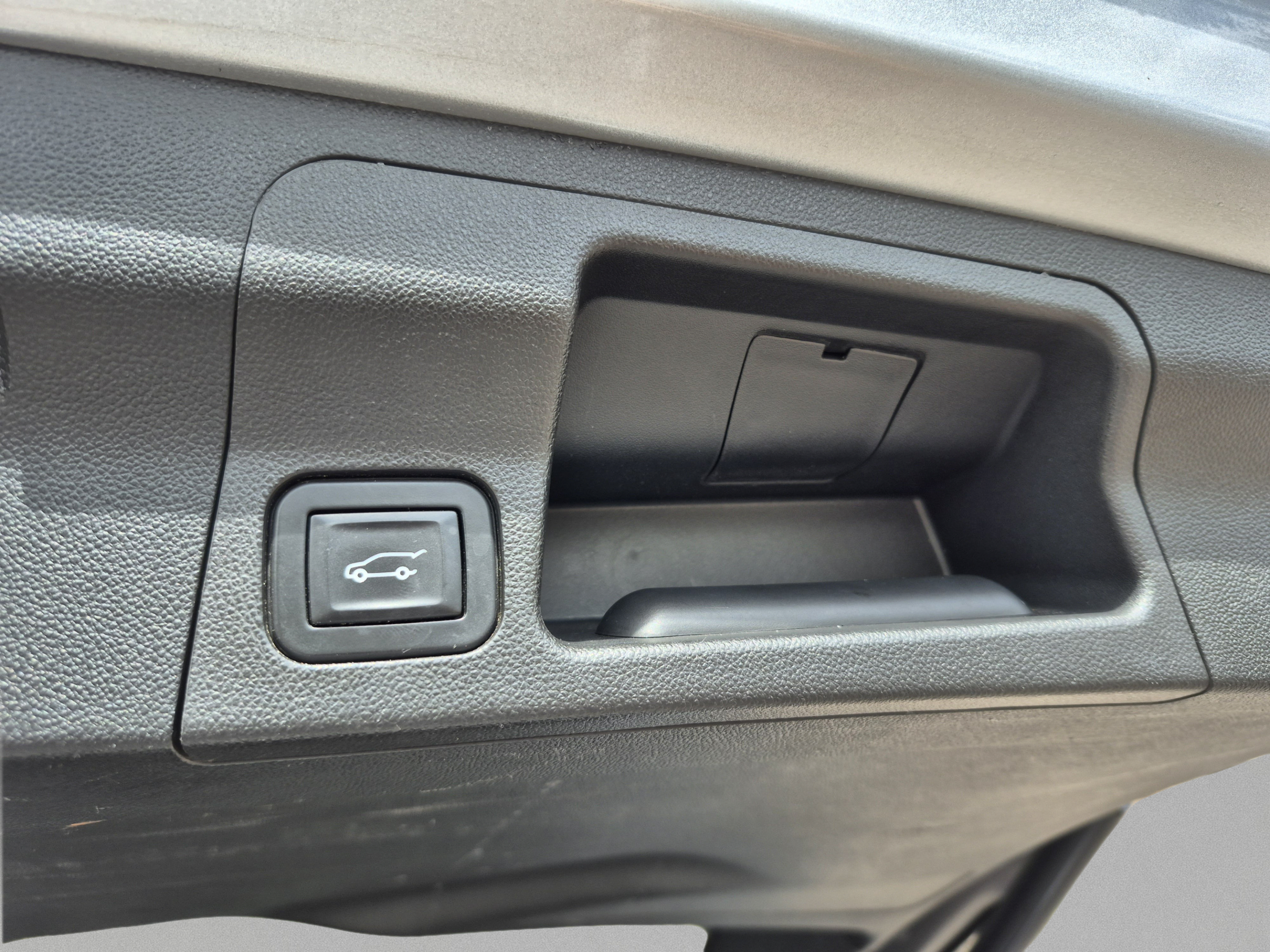 Used 2017 GMC Acadia Denali w/ Technology Package FWD image 10