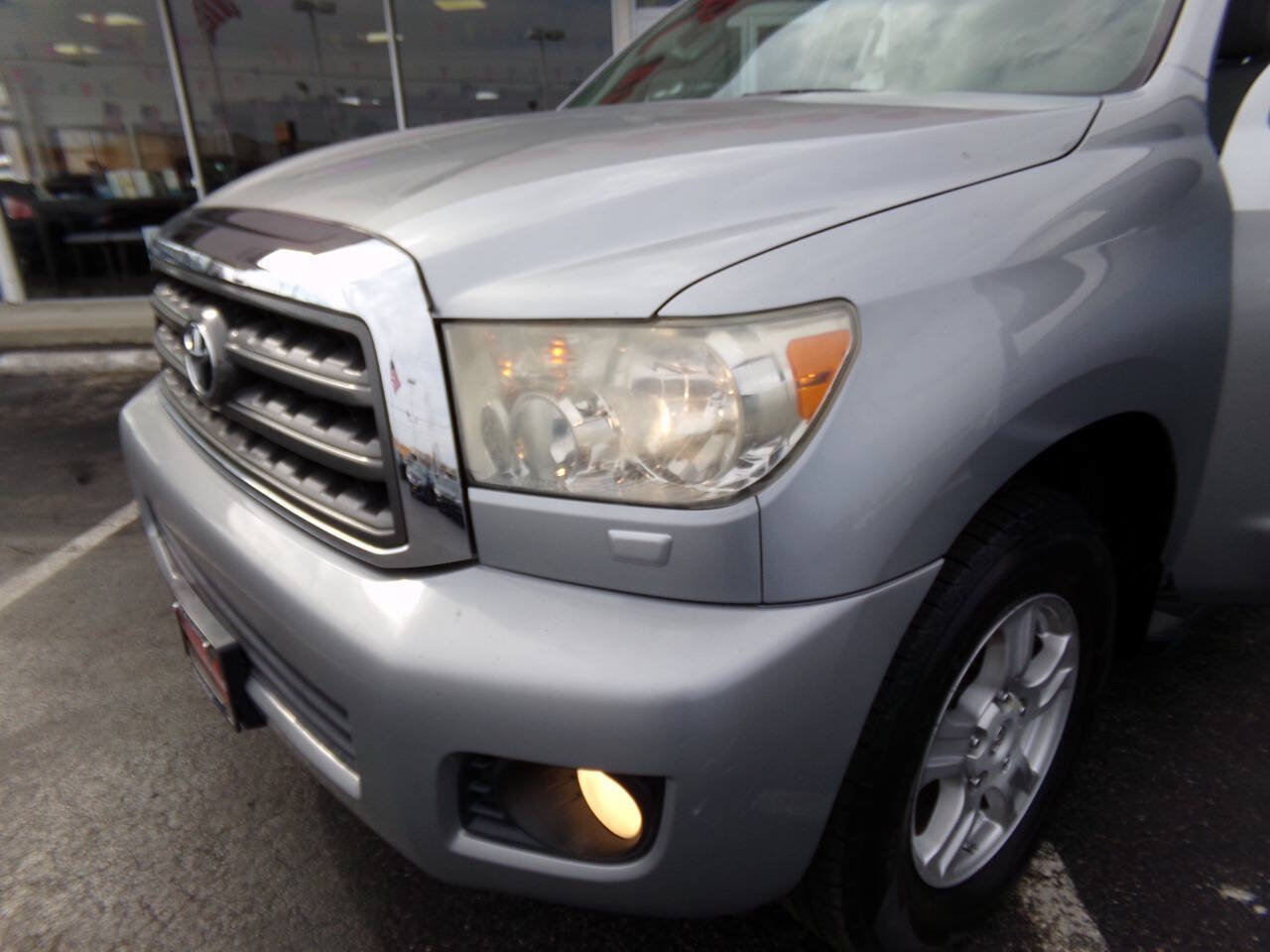 Used 2011 Toyota Sequoia SR5 w/ Premium Pkg AWD/4WD image 38