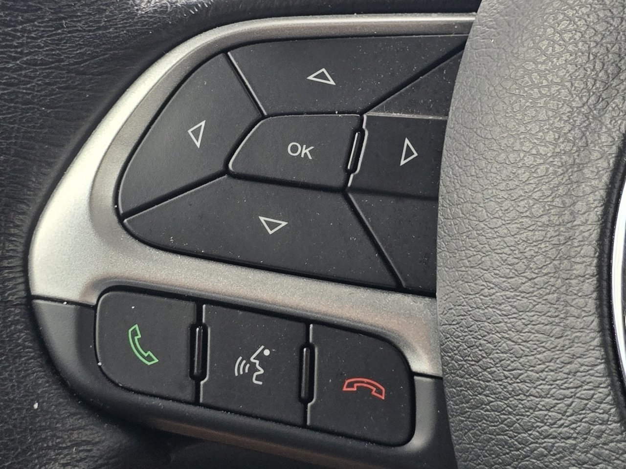 Used 2023 Jeep Renegade Latitude w/ Premium Group AWD/4WD image 31
