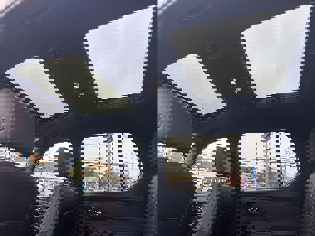 Used 2023 Chevrolet Traverse RS image 51