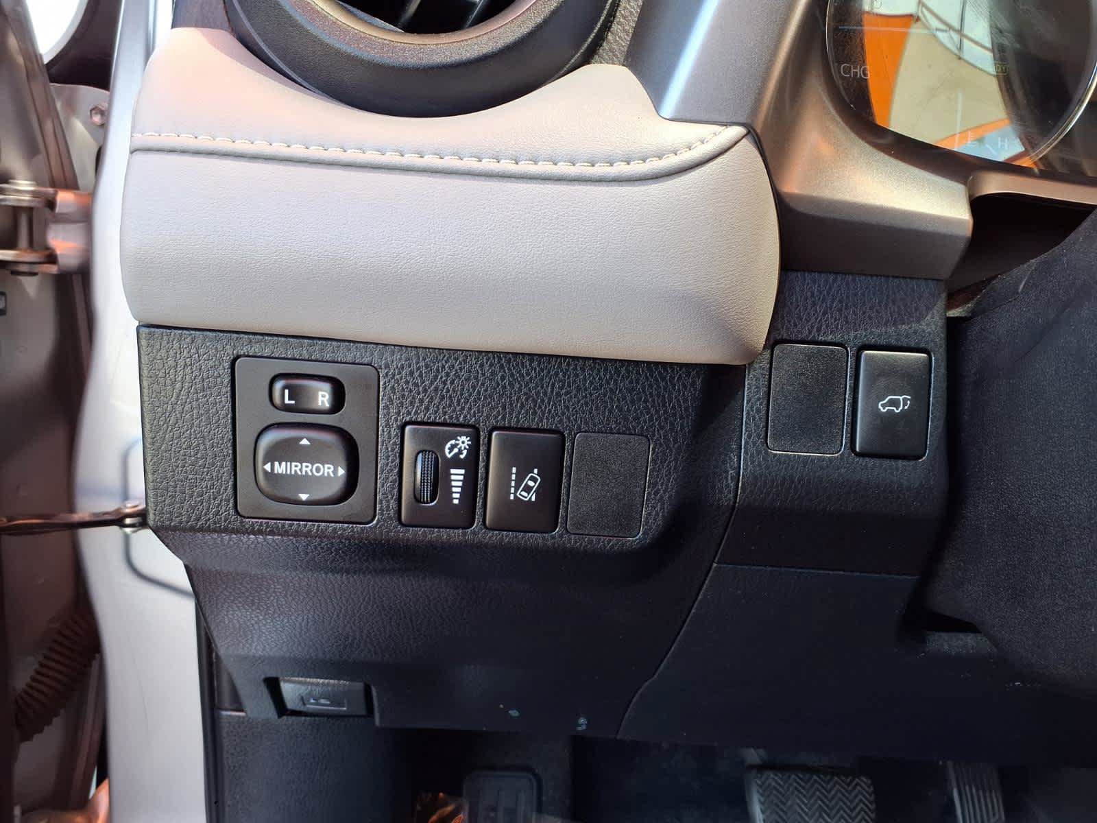 Used 2017 Toyota RAV4 Limited w/ Carpet Mat Package AWD/4WD image 18