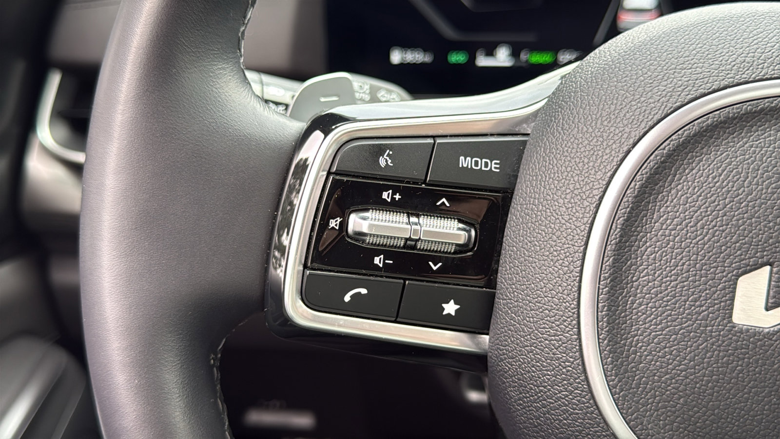 Used 2025 Kia Carnival SX Prestige image 16