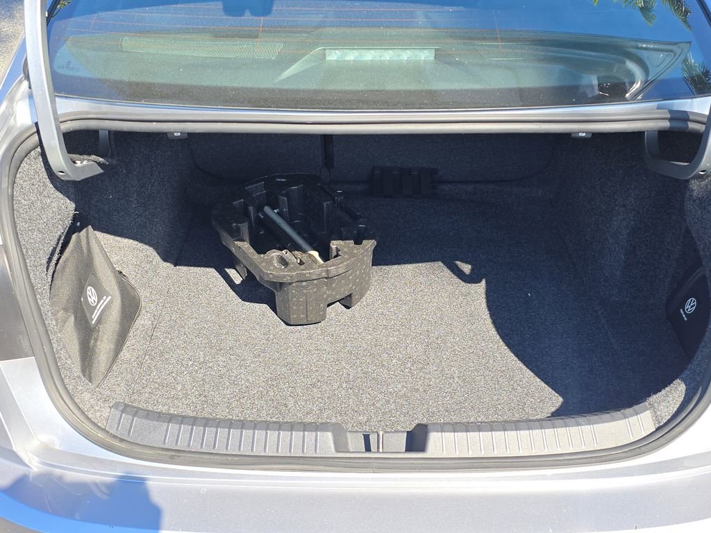 Used 2021 Volkswagen Jetta R-Line w/ R-Line Cold Weather Package image 6