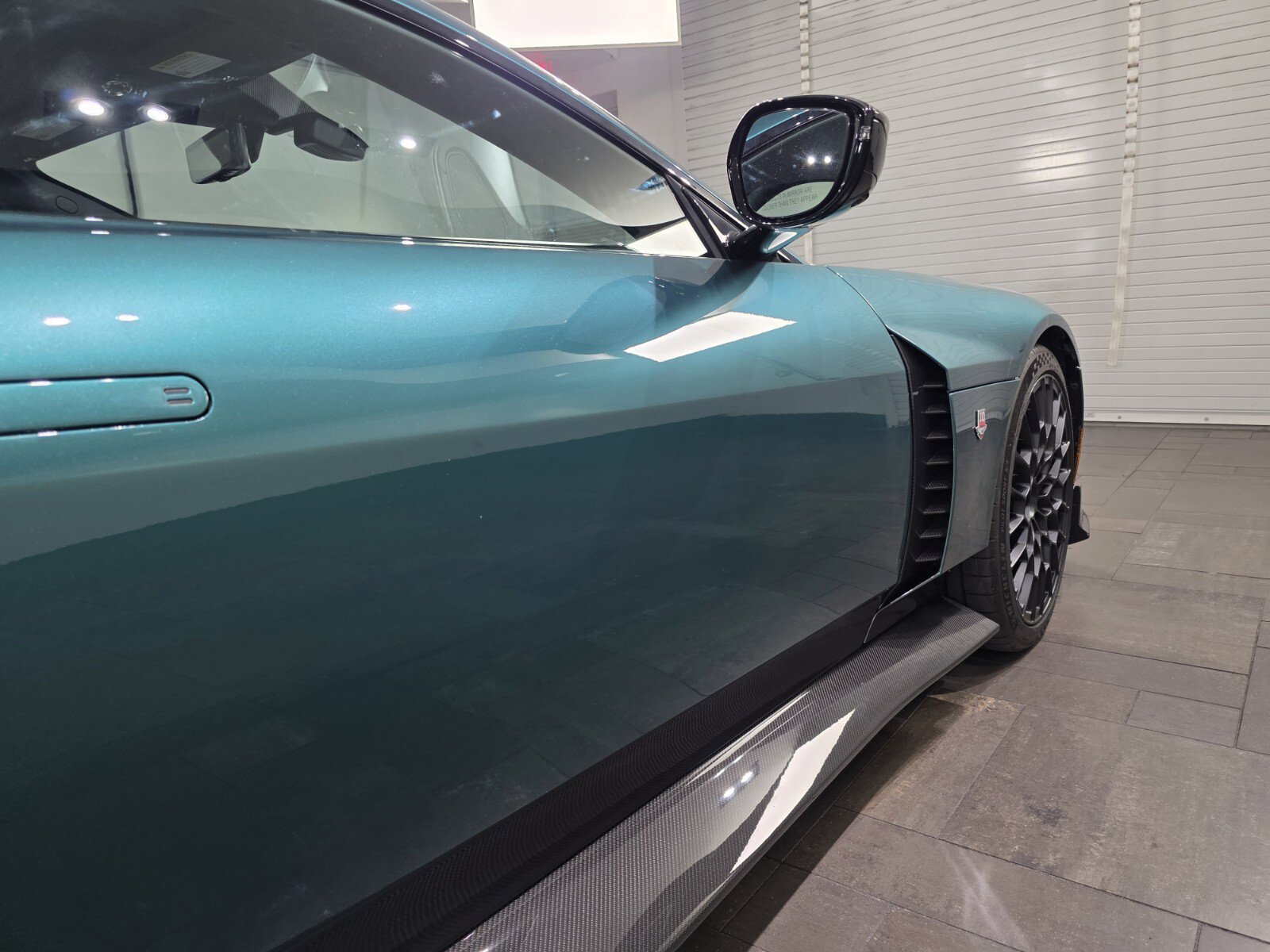 Used 2024 Aston Martin Valour RWD image 9