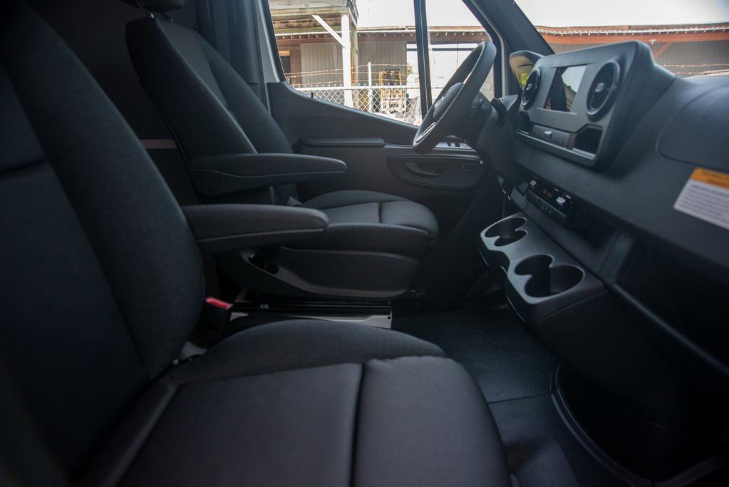 Used 2024 Mercedes-Benz Sprinter 2500 image 30