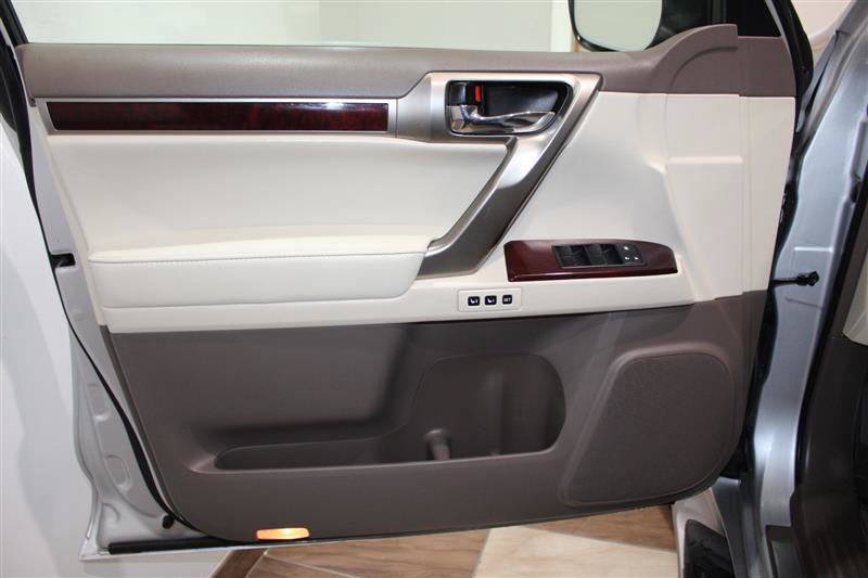 Used 2015 Lexus GX 460 w/ Premium Package AWD/4WD image 34