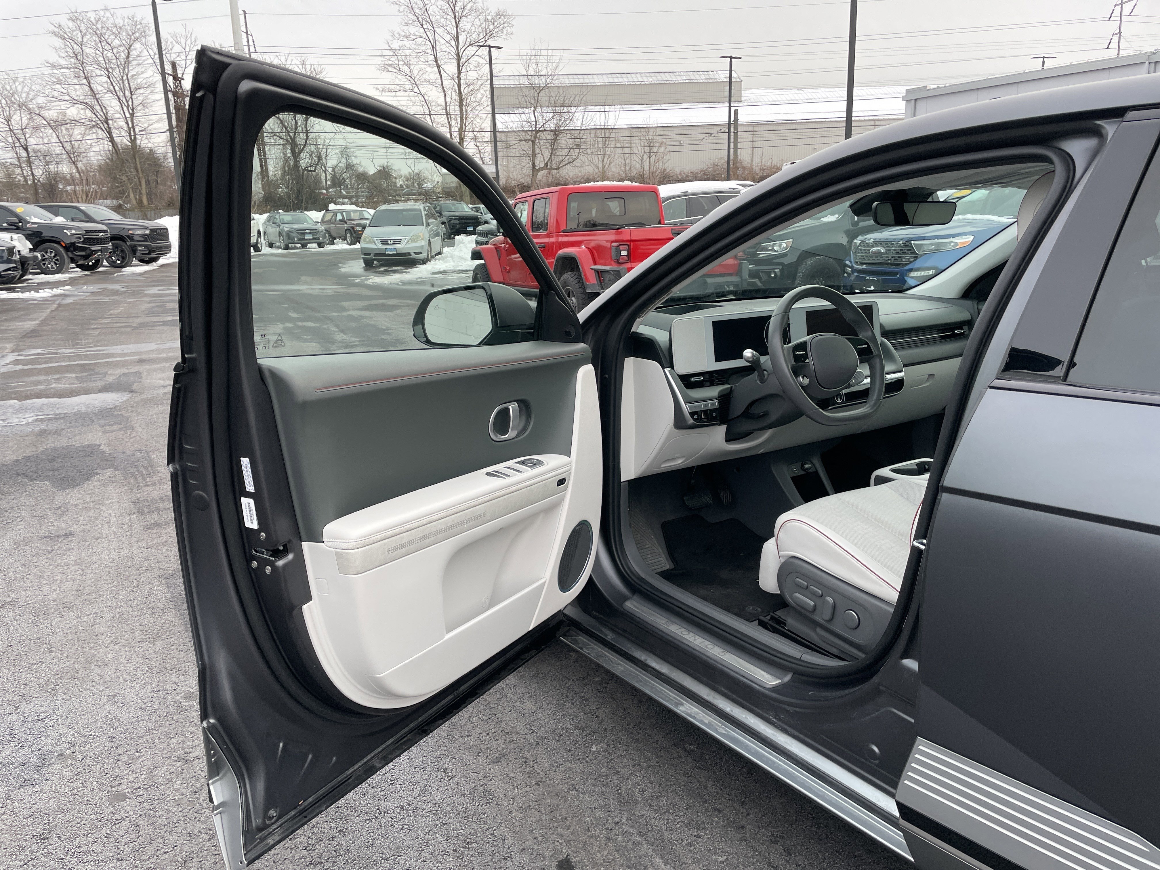 Used 2023 Hyundai Ioniq 5 Limited image 36