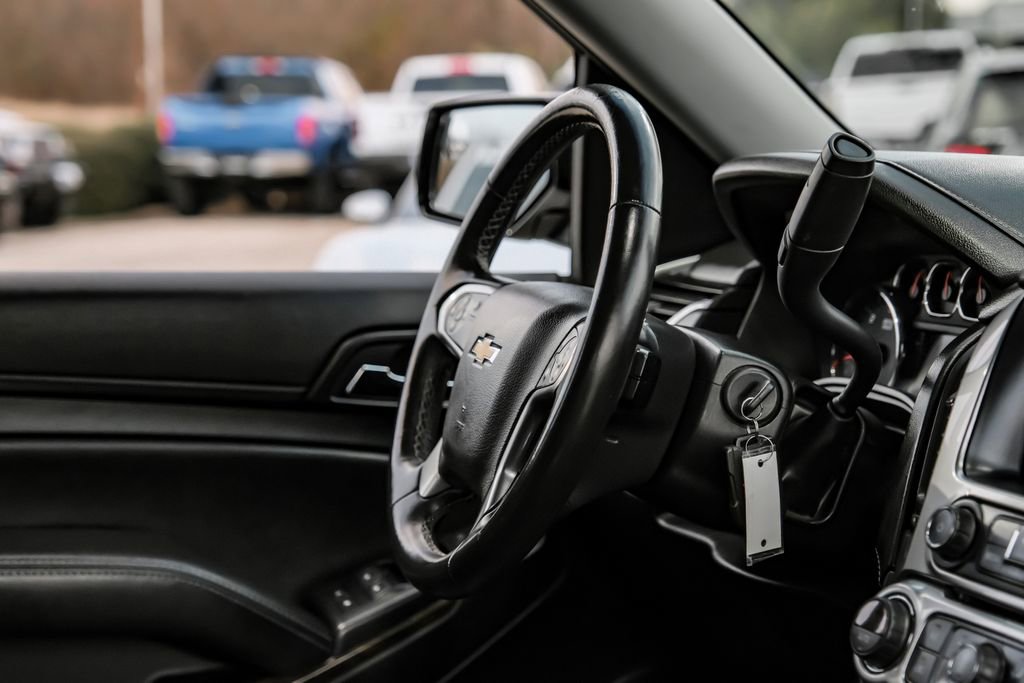 Used 2018 Chevrolet Suburban LT image 13