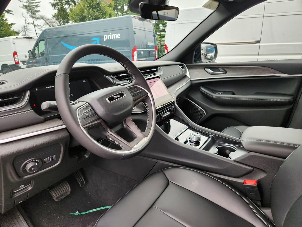 New 2025 Jeep Grand Cherokee Limited w/ Black Appearance Package image 19