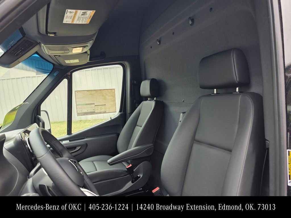 Used 2024 Mercedes-Benz eSprinter 170 Cargo image 12