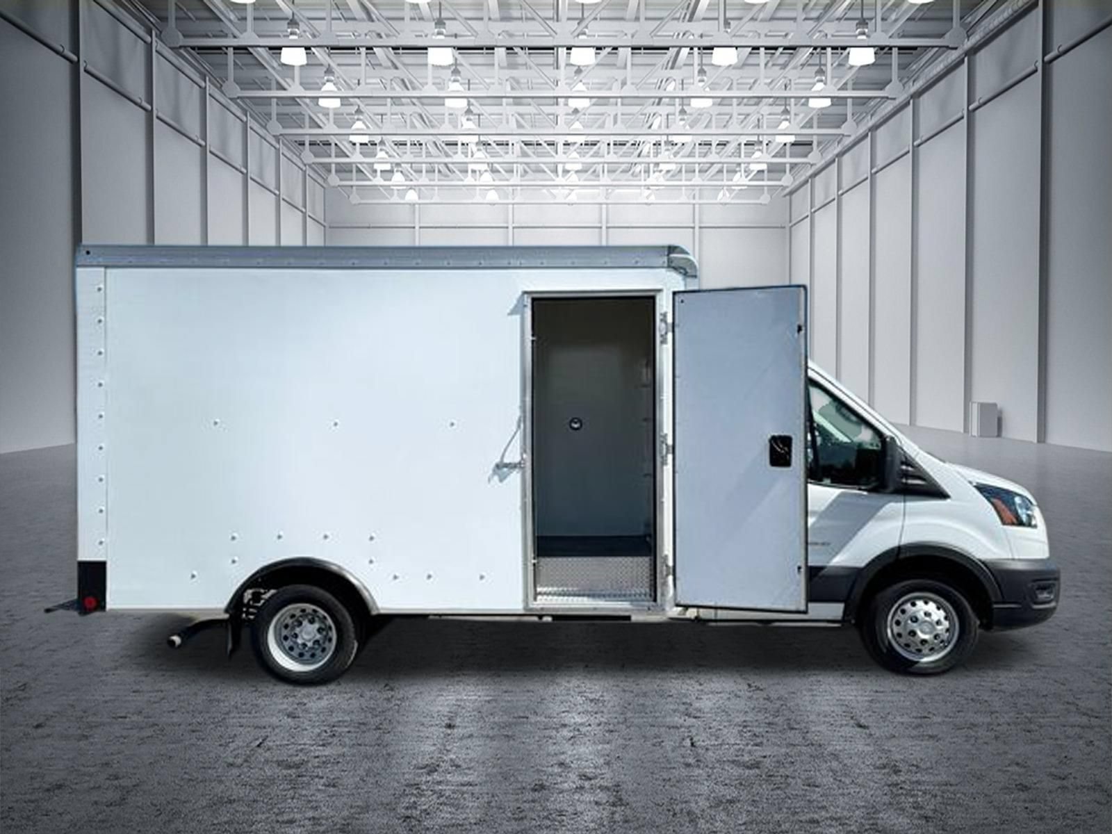 Used 2023 Ford Transit 350 DRW RWD image 6