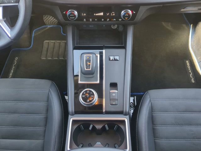 Used 2024 Mitsubishi Outlander SE image 22