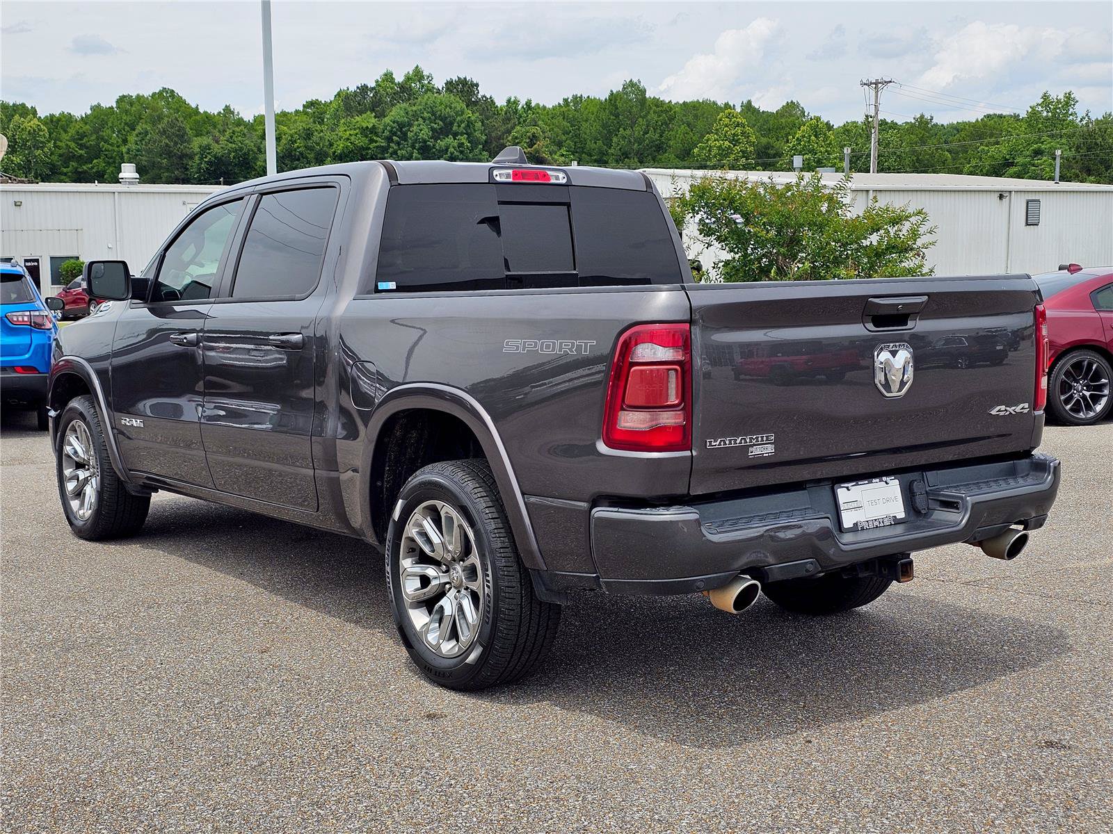 Used 2022 RAM 1500 Laramie w/ Sport Appearance Package AWD/4WD image 13