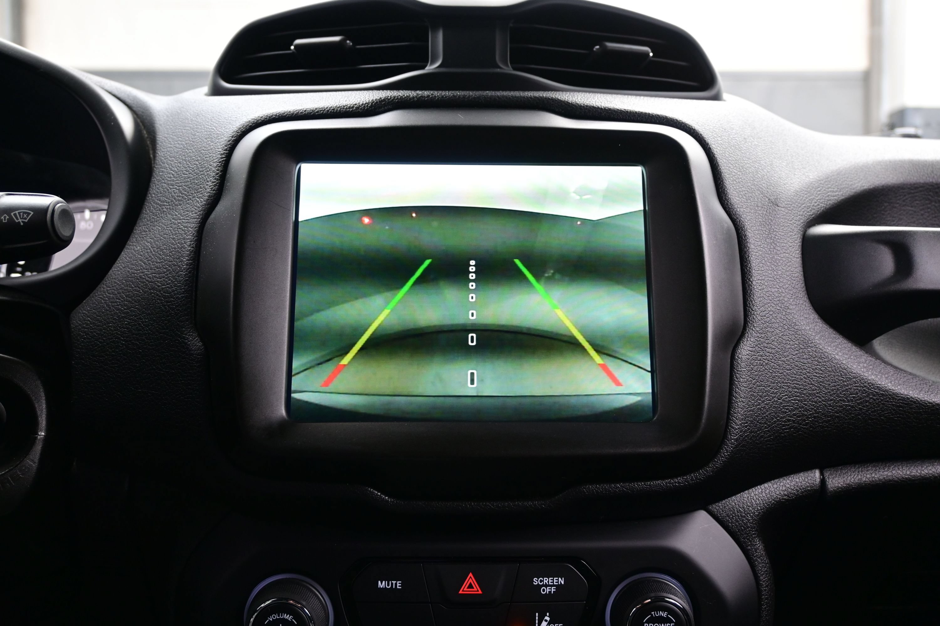 Used 2022 Jeep Renegade Latitude AWD/4WD image 17