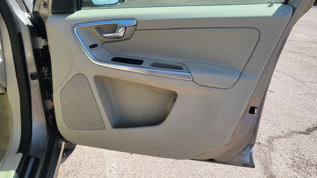 Used 2015 Volvo XC60 T5 Premier w/ Protection Package FWD image 18