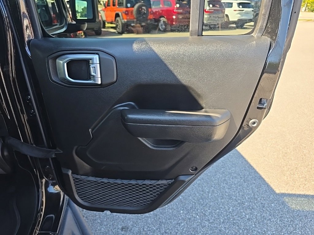 Certified 2022 Jeep Gladiator Willys image 12