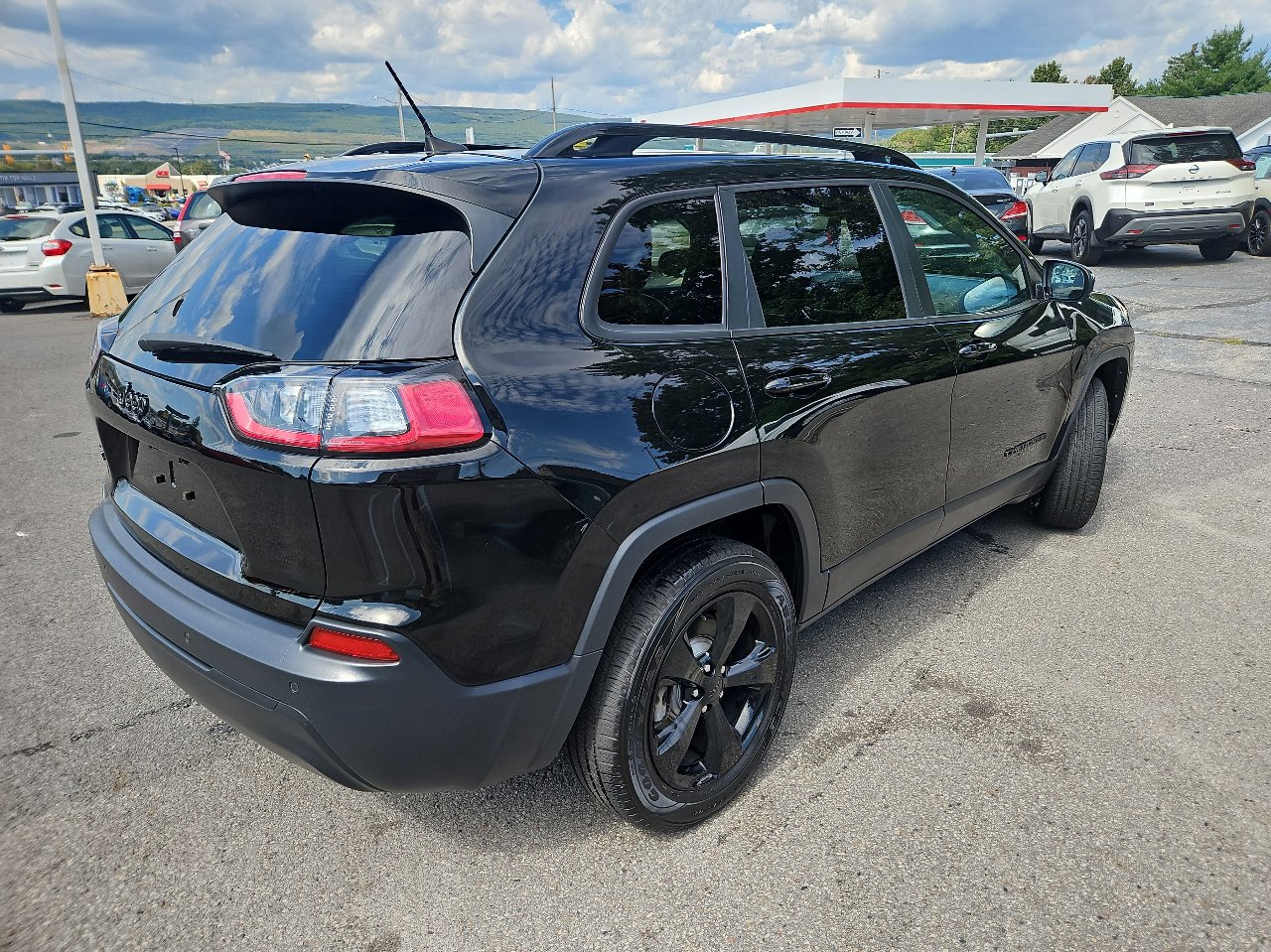 Used 2020 Jeep Cherokee Latitude Plus image 5