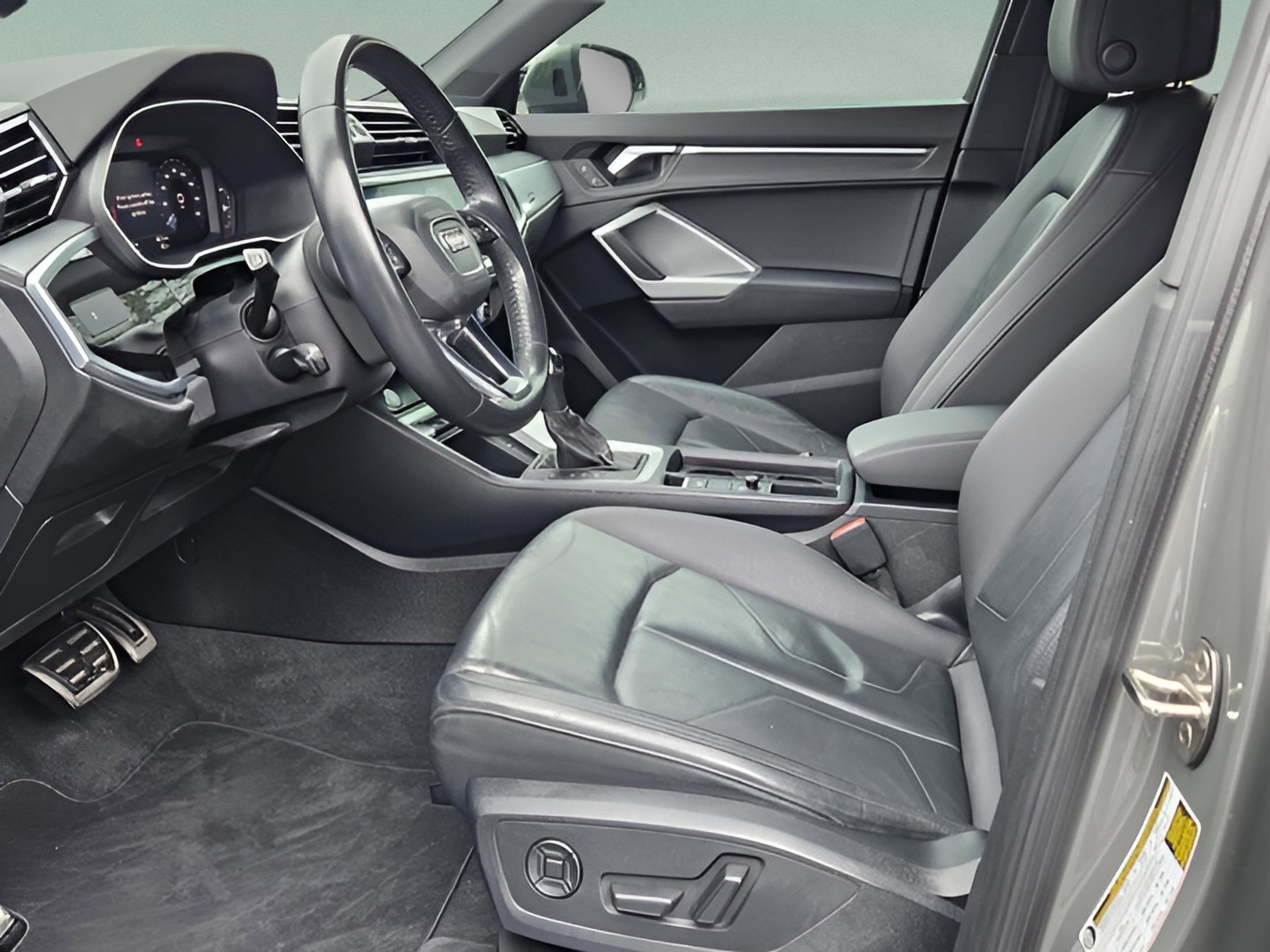 Used 2020 Audi Q3 2.0T Premium w/ Convenience Package image 16