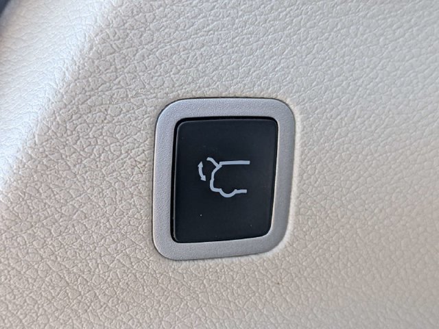 Used 2023 Chrysler Pacifica Touring-L FWD image 13