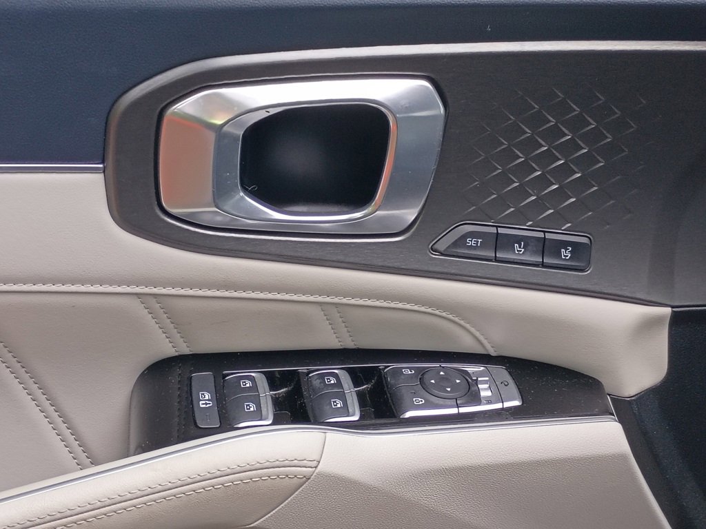 Used 2023 Kia Sorento SX Prestige image 13