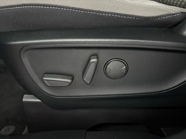 Used 2020 Ford Escape SE image 9