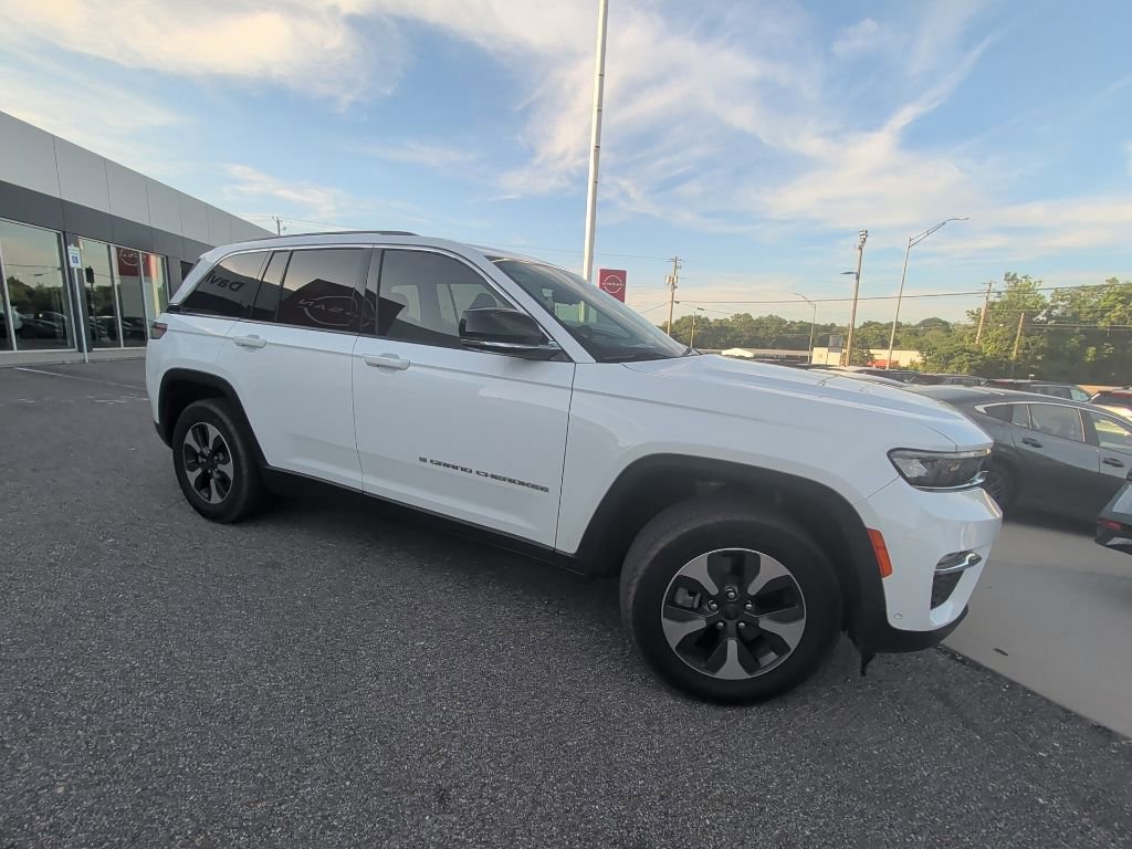 Used 2022 Jeep Grand Cherokee Limited 4xe w/ Luxury Tech Group II AWD/4WD image 4