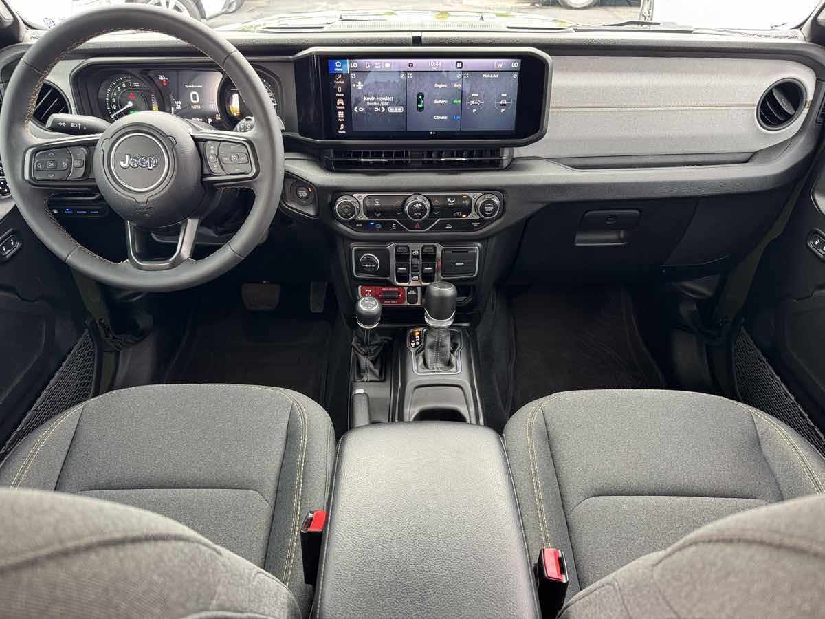 Used 2024 Jeep Wrangler Unlimited AWD/4WD image 25