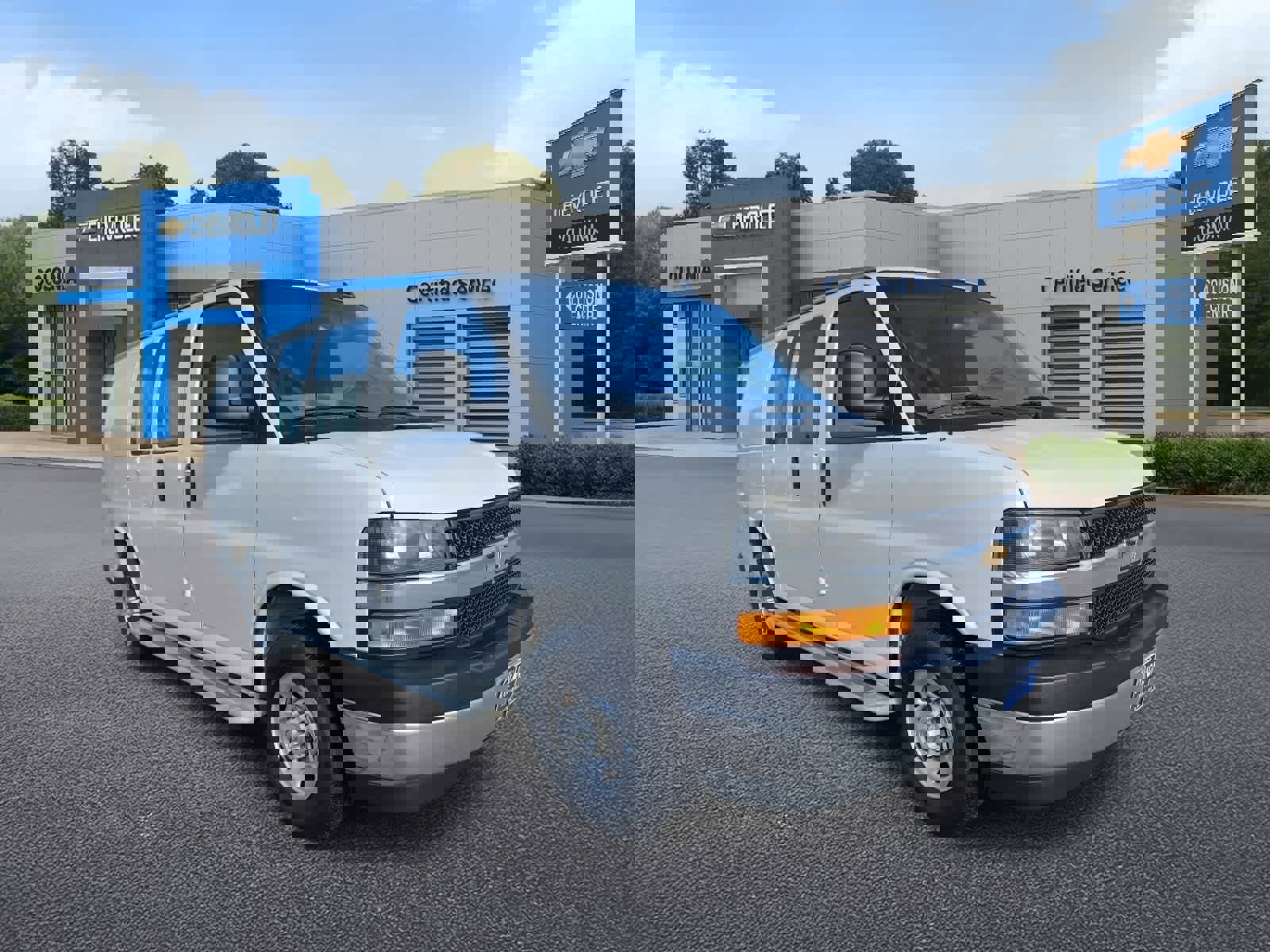 Used 2023 Chevrolet Express 2500 w/ Driver Convenience Package image 2