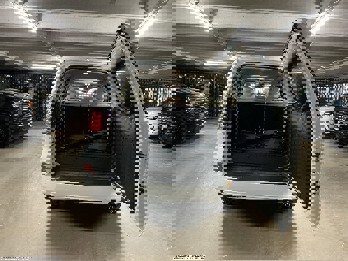 Used 2022 Lexus GX 460 Premium w/ Premium Package AWD/4WD image 12