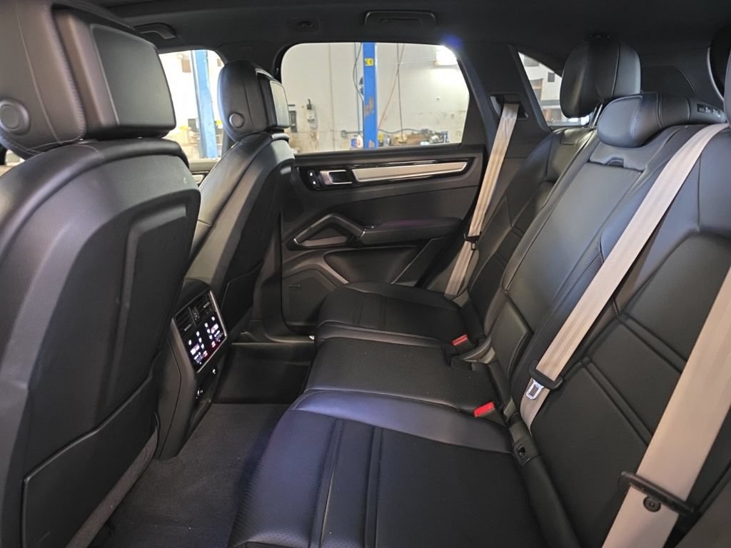 Used 2022 Porsche Cayenne Platinum Edition w/ Premium Package Plus AWD/4WD image 5
