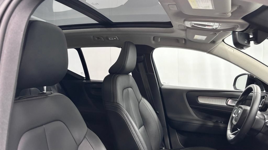 Certified 2026 Volvo XC40 B5 Plus AWD/4WD image 19