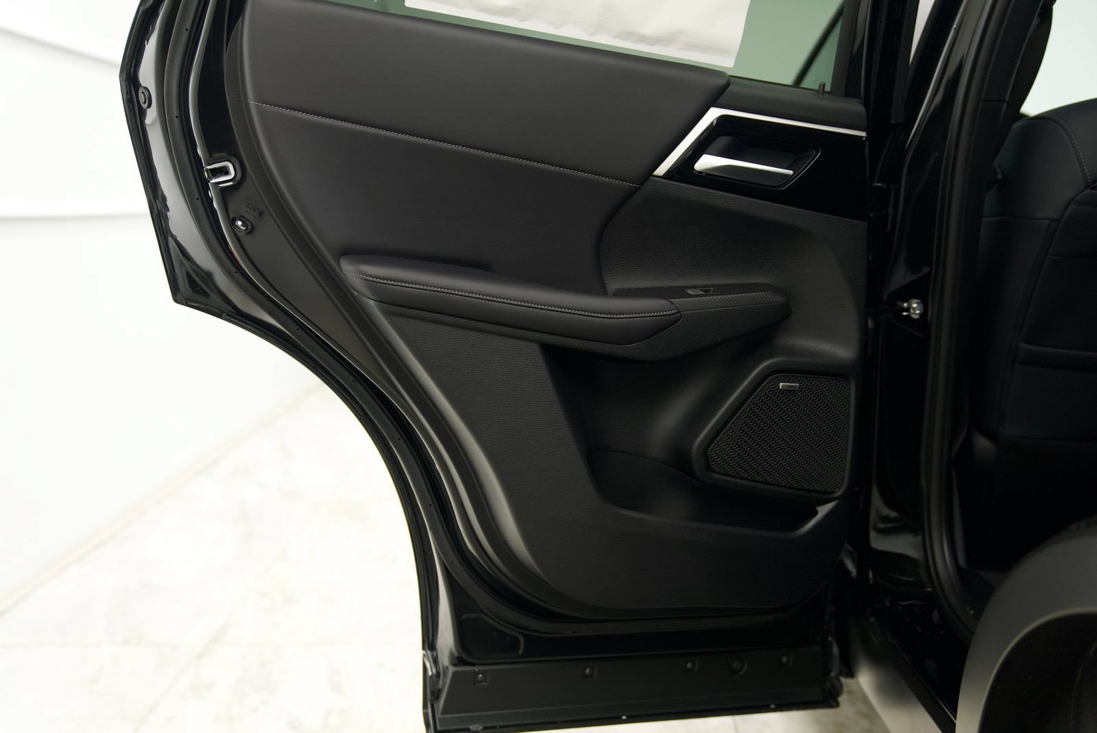 Used 2025 Mitsubishi Outlander SE AWD/4WD image 23