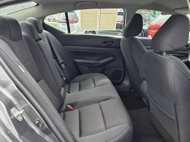 Used 2025 Nissan Altima 2.5 SV FWD image 12
