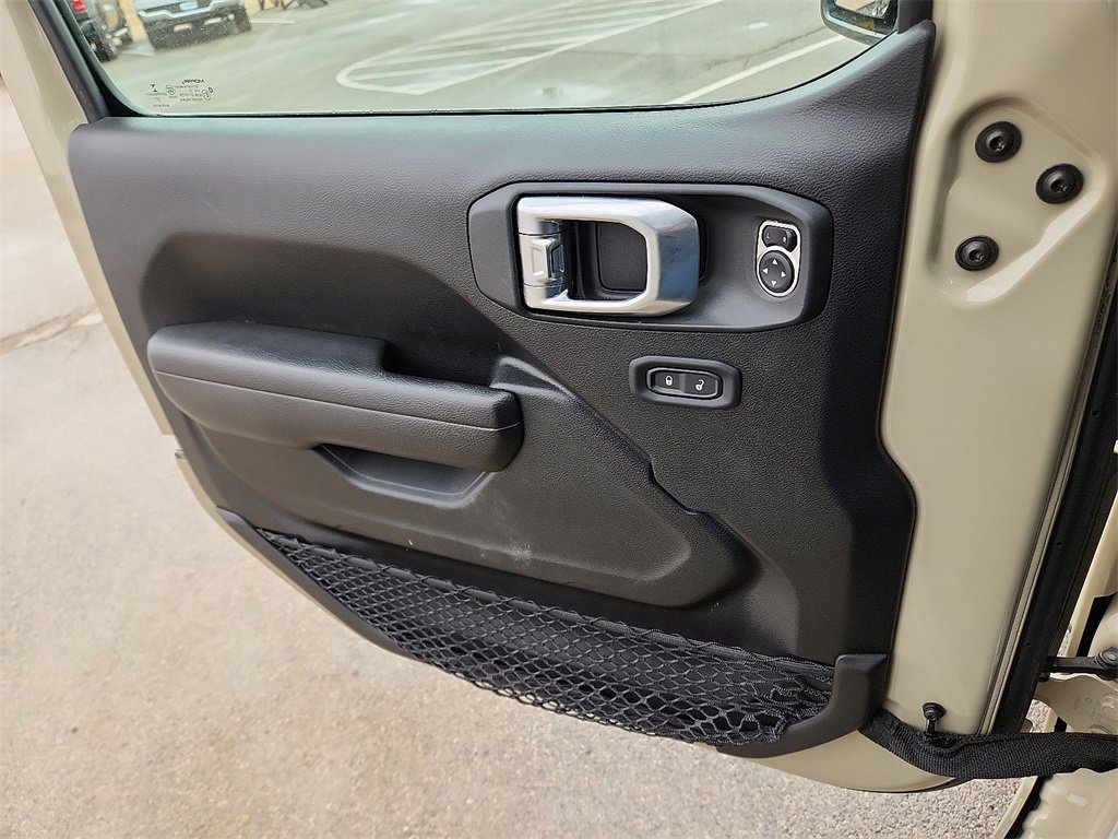 Used 2022 Jeep Gladiator Sport image 29