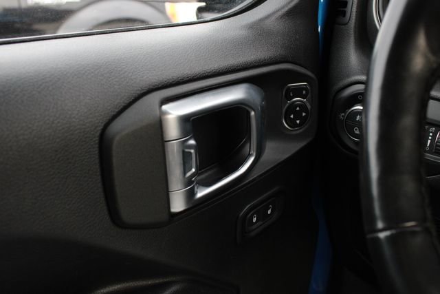 Used 2021 Jeep Gladiator Willys AWD/4WD image 6
