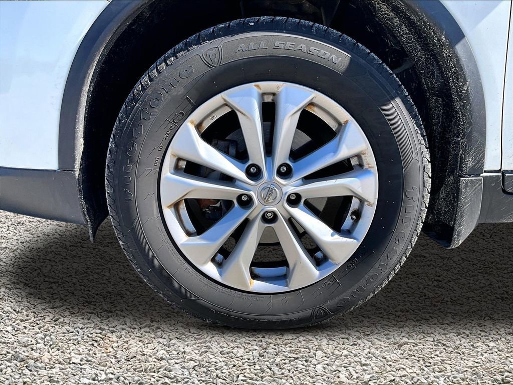 Used 2016 Nissan Rogue SV w/ SV Premium Package image 9