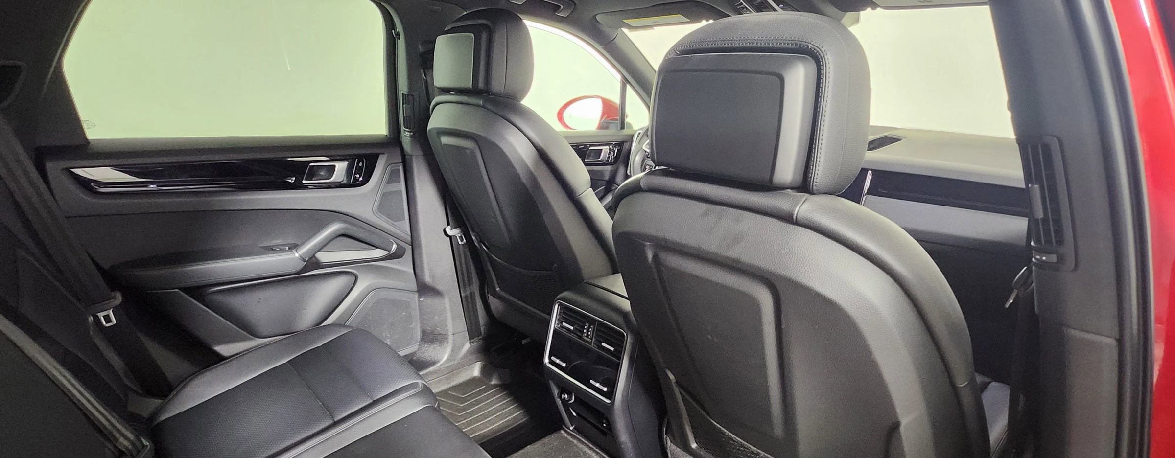 Used 2021 Porsche Cayenne E-Hybrid Sport Utility 4D image 18