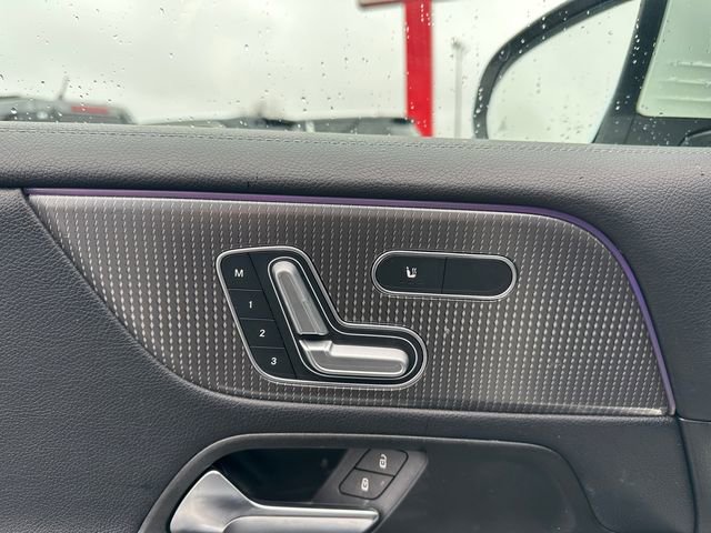 Used 2021 Mercedes-Benz GLB 250 4MATIC image 20