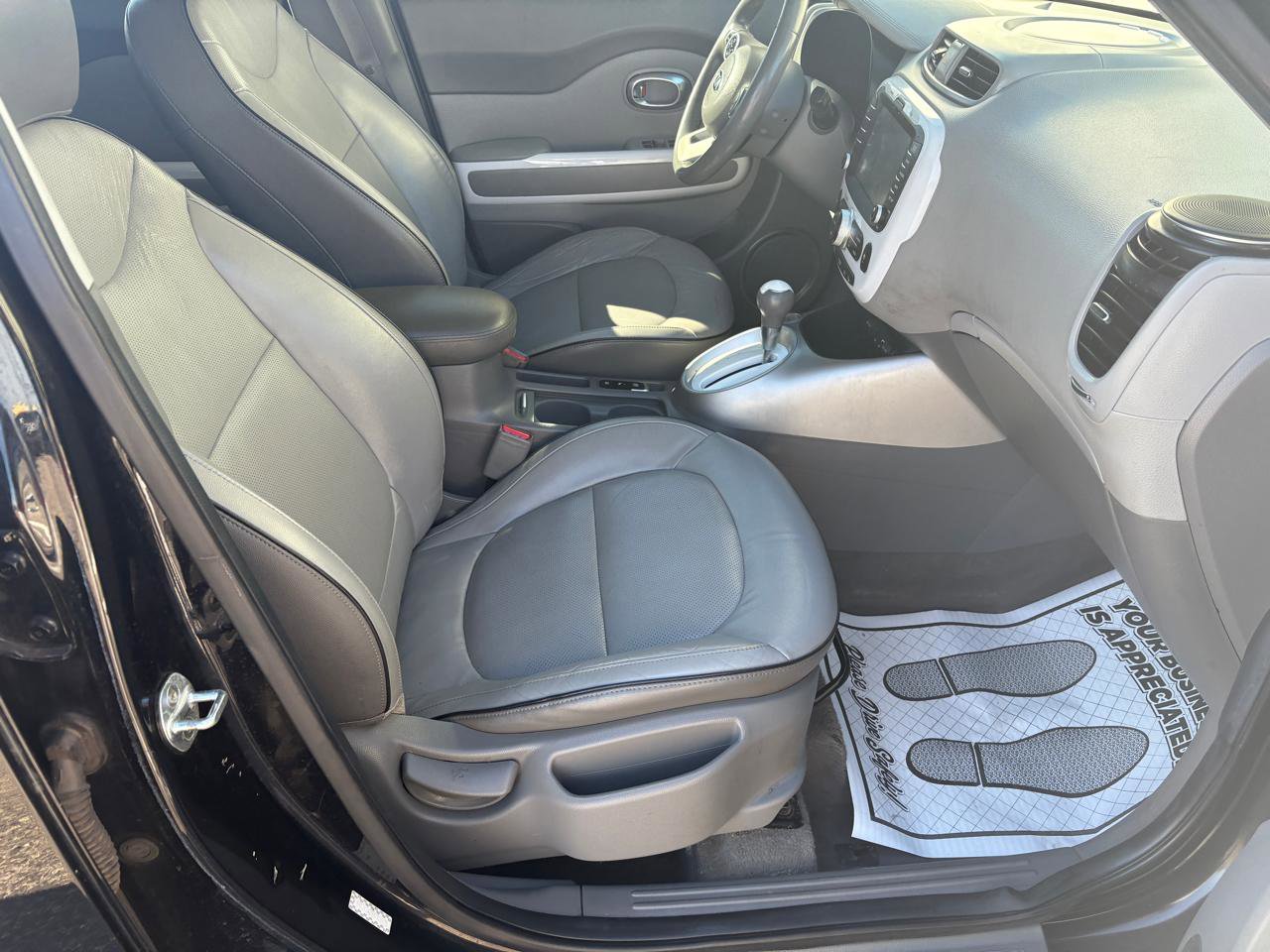 Used 2017 Kia Soul EV + image 10