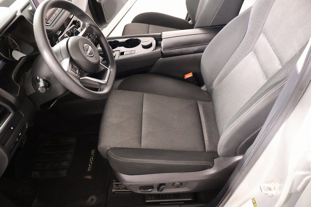 Used 2024 Nissan Rogue SV image 10