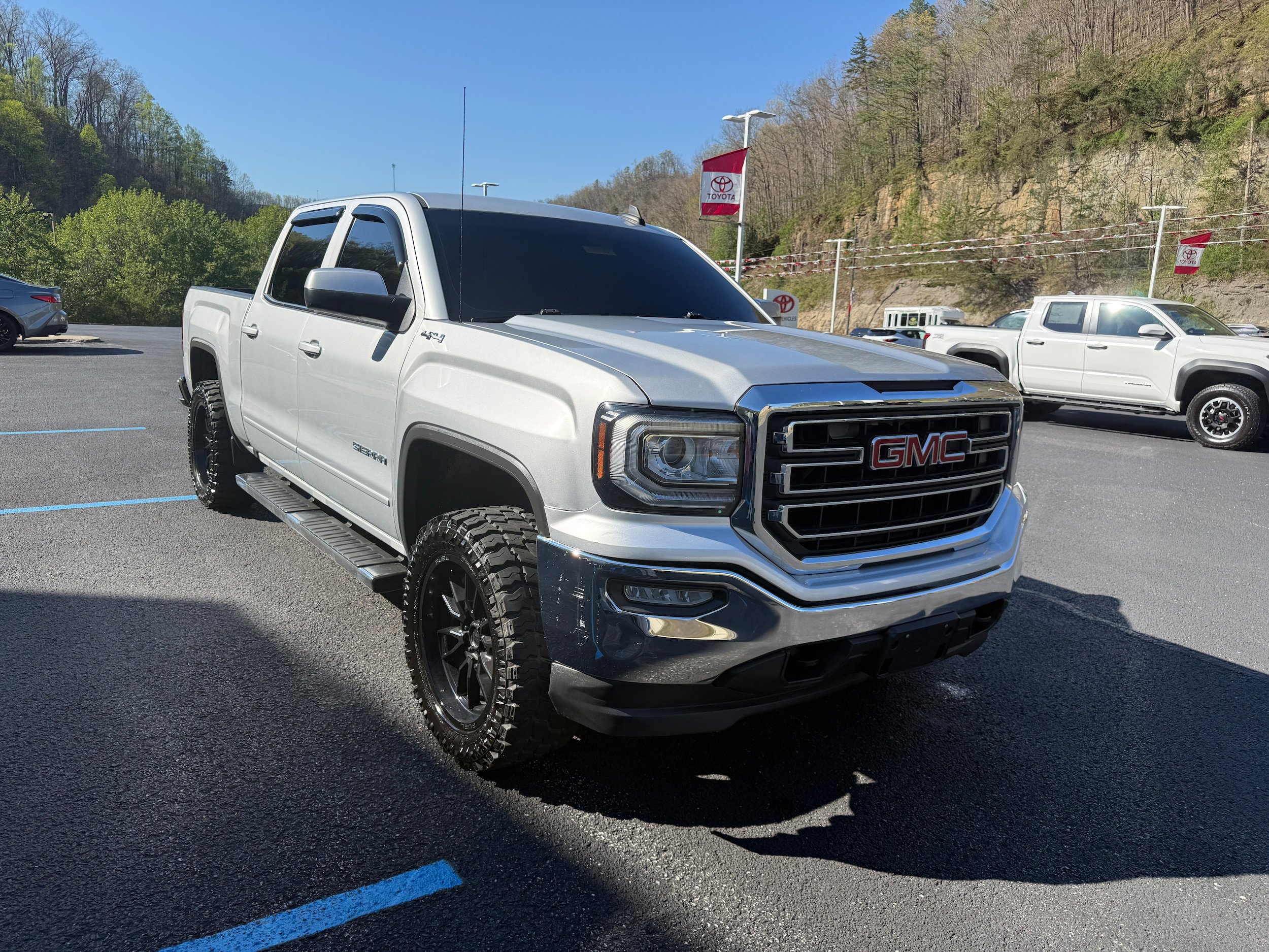 Used 2016 GMC Sierra 1500 SLE w/ SLE Value Package AWD/4WD image 5