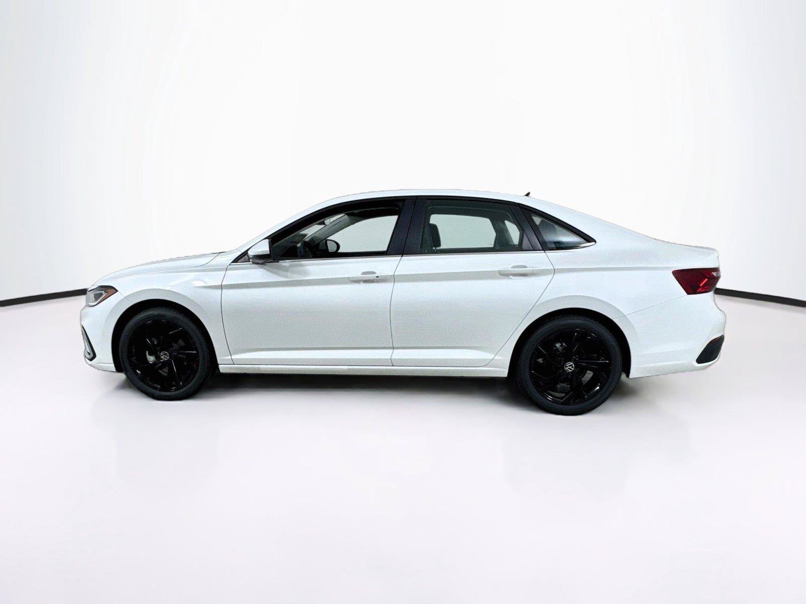New 2027 Volkswagen Jetta SE FWD image 3