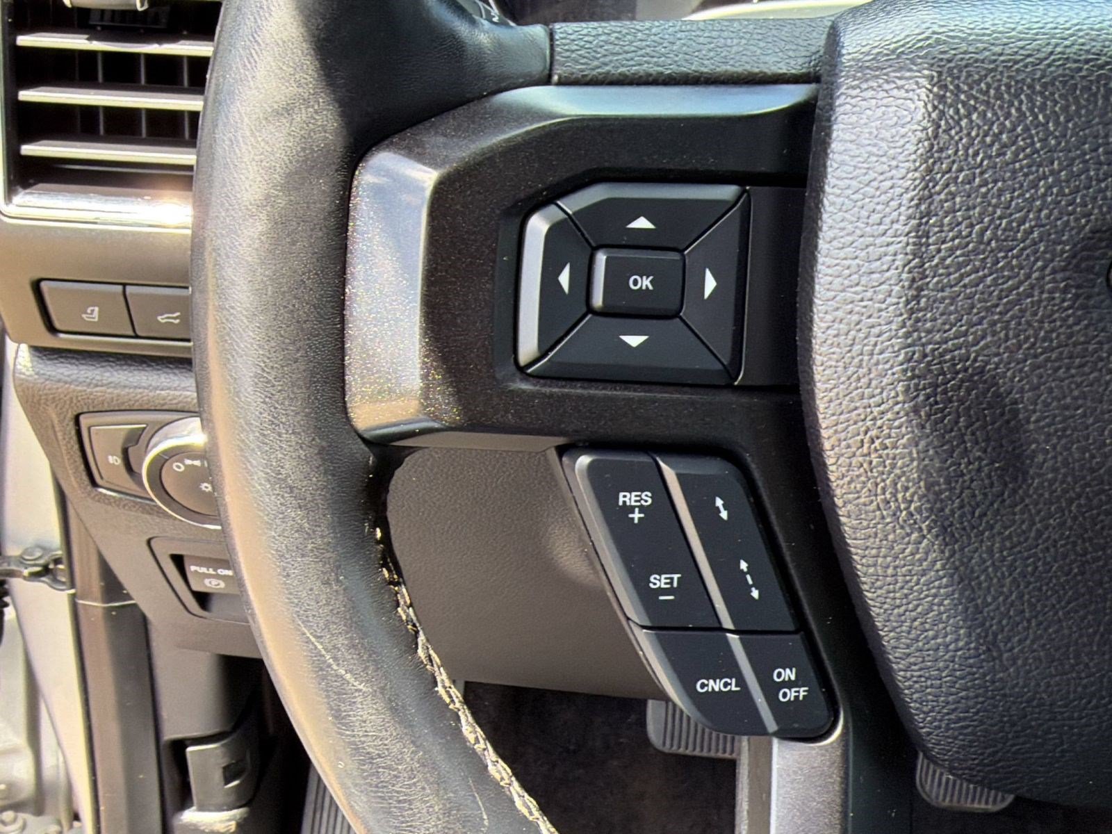 Used 2018 Ford Expedition Limited w/ Equipment Group 301A RWD image 17