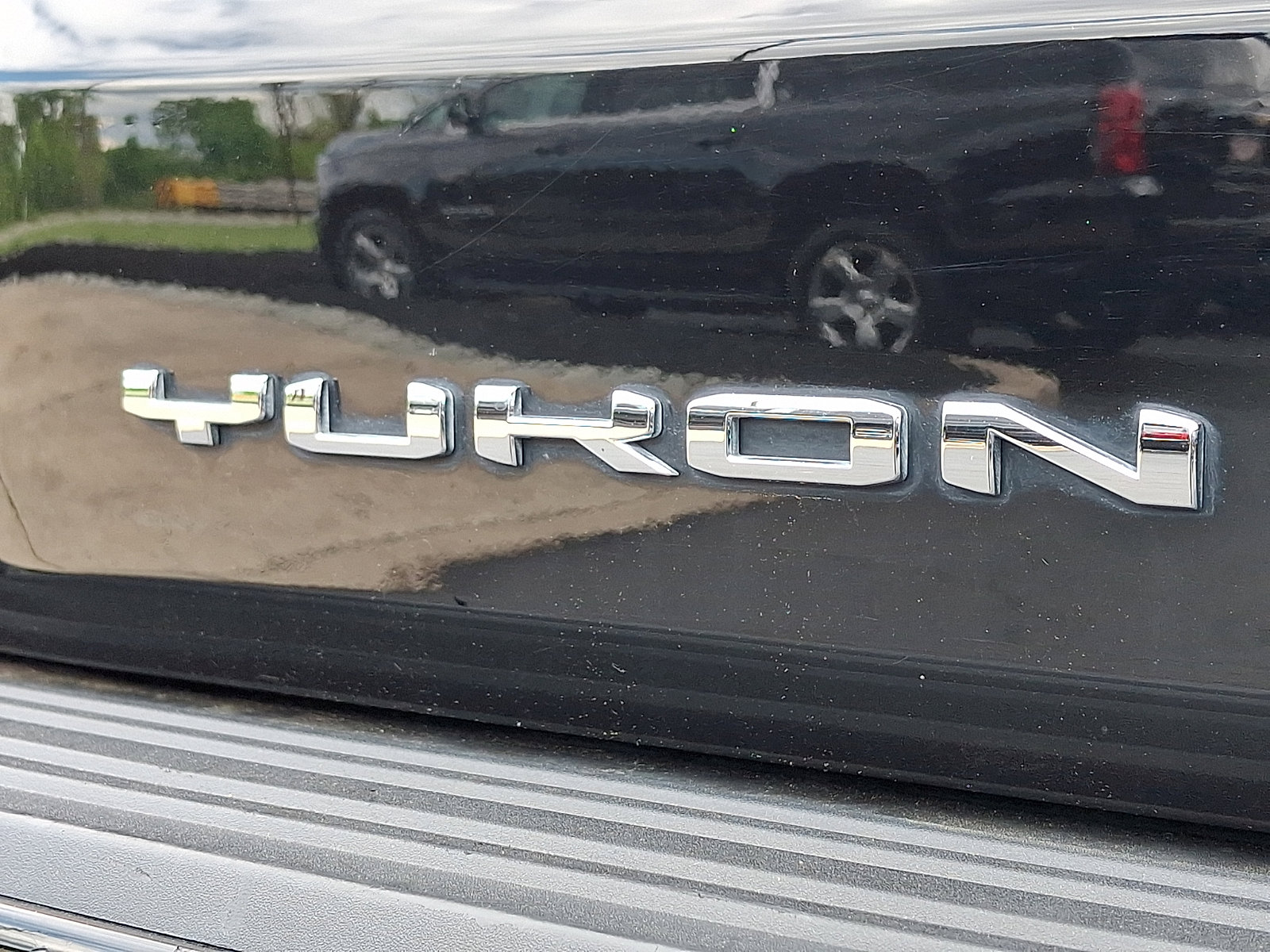 Used 2023 GMC Yukon XL Denali Ultimate AWD/4WD image 32