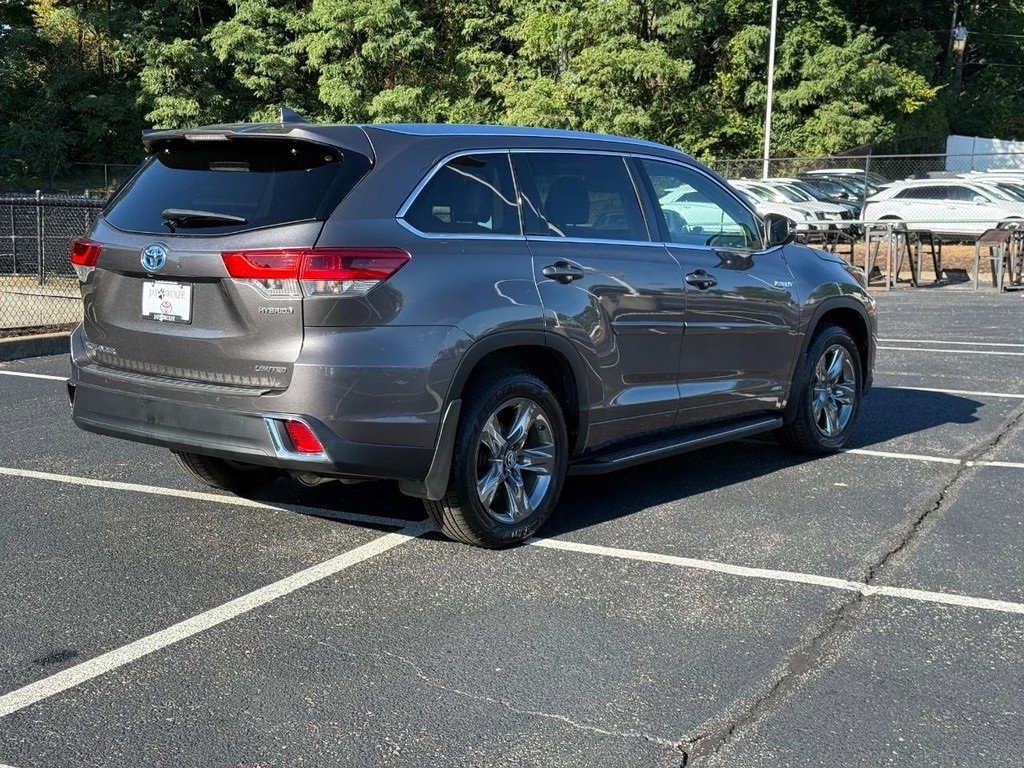 Used 2019 Toyota Highlander Limited Platinum image 3