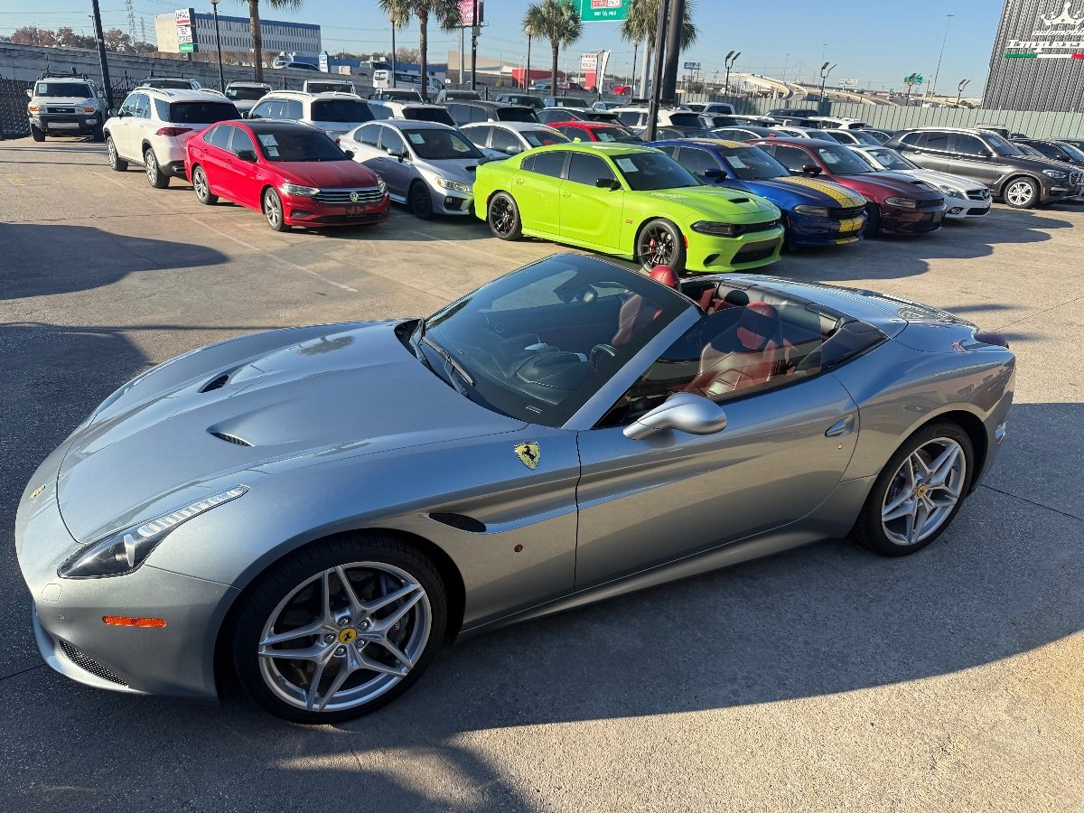 Used 2016 Ferrari California T RWD image 34