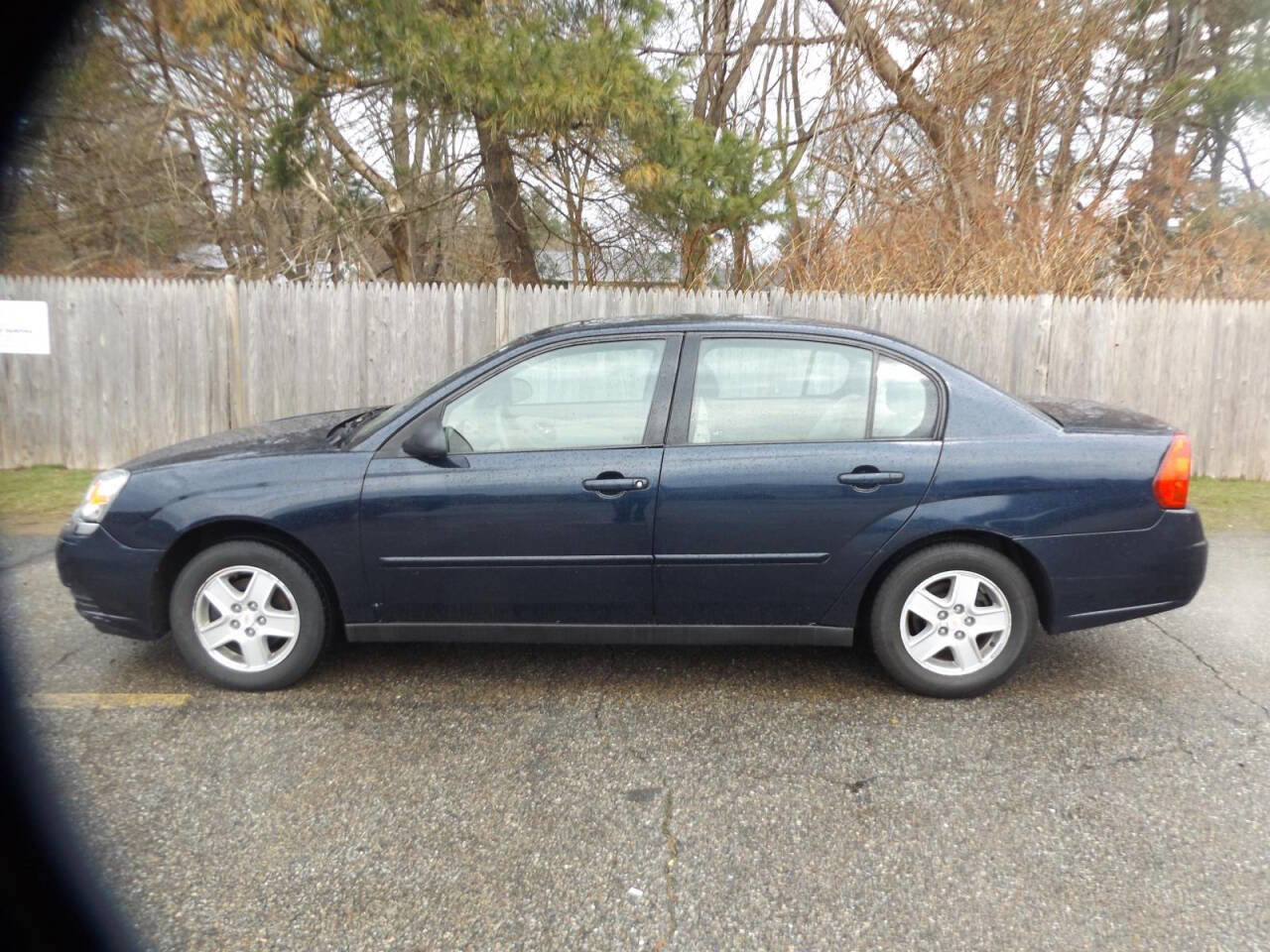 Used 2004 Chevrolet Malibu LS w/ Preferred Equipment Group image 2